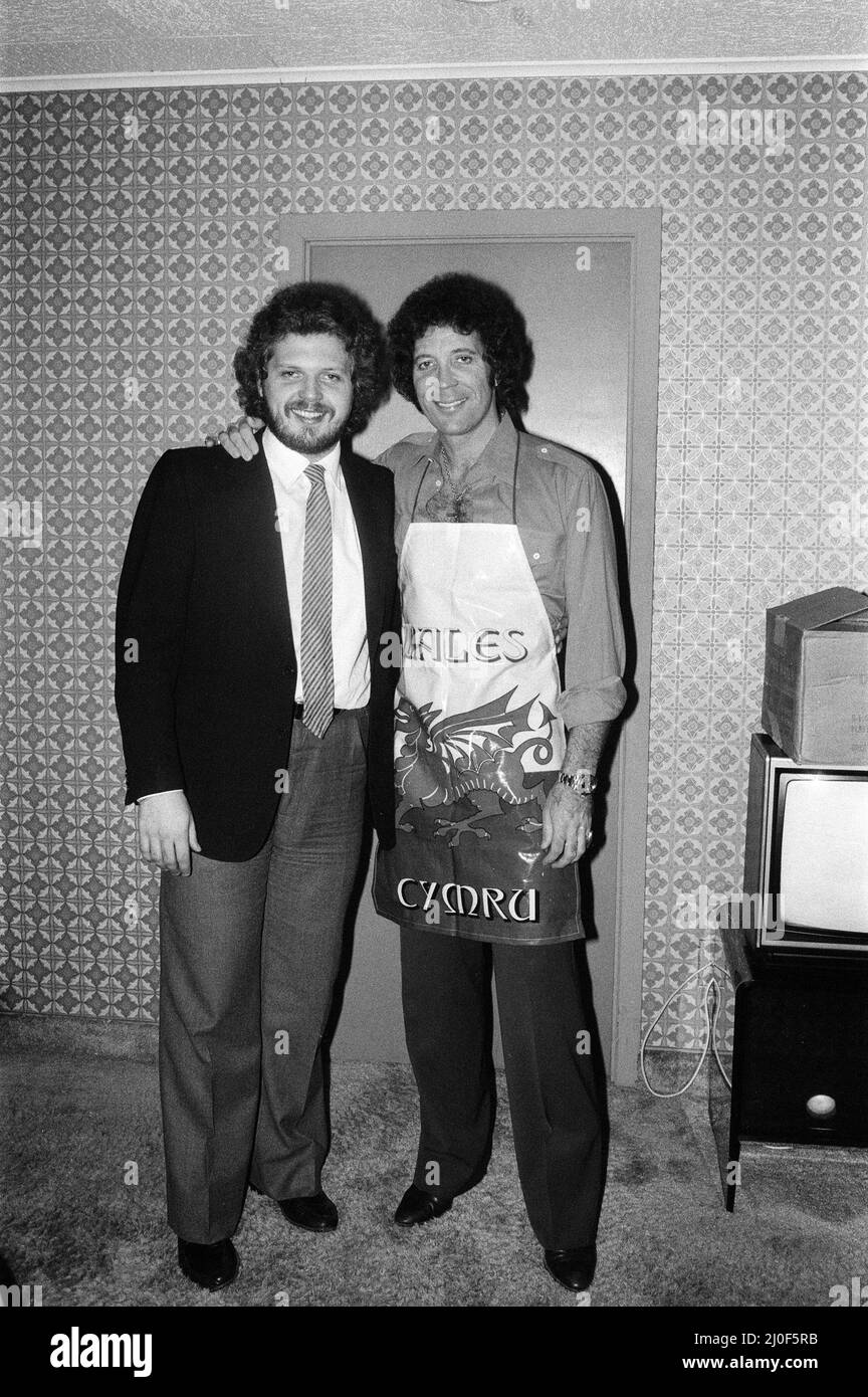 Tom Jones mit seinem Sohn Mark Woodward Westbury Music Festival, etwas außerhalb von New York. 27.. Juni 1980. Stockfoto