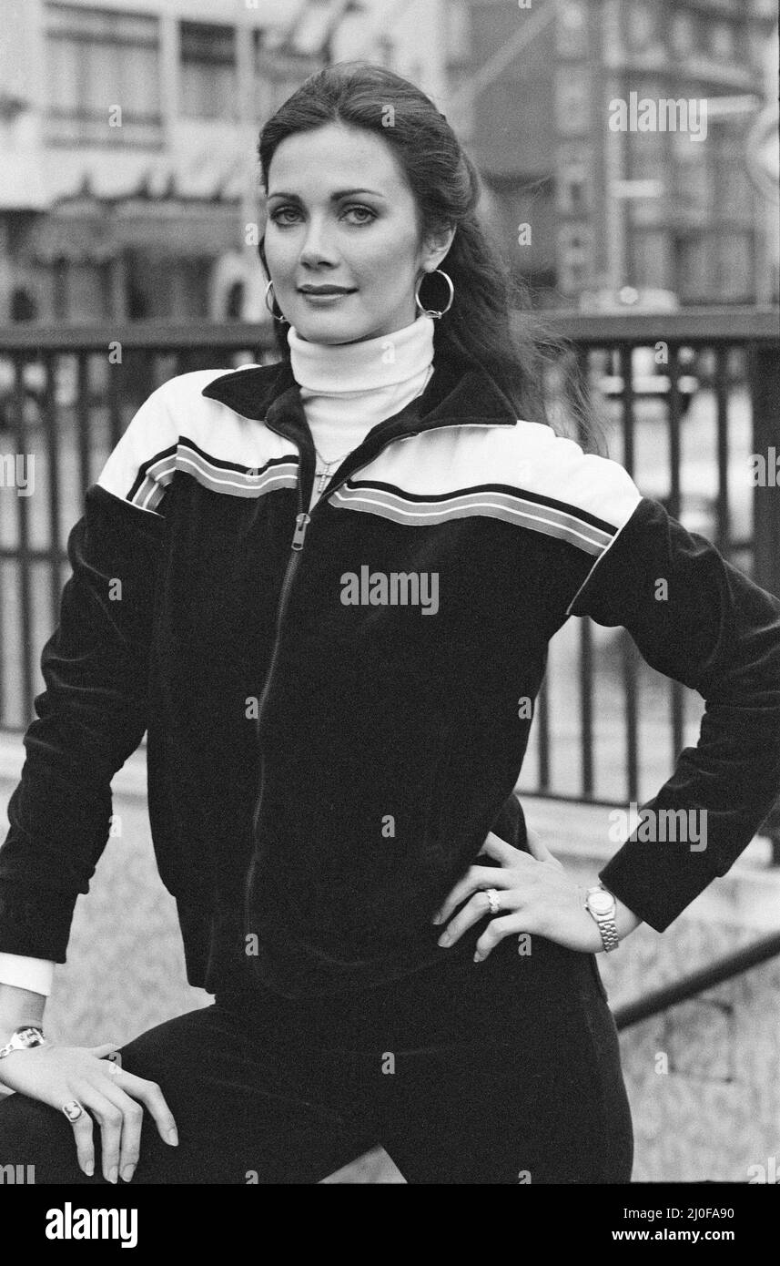 Lynda Carter - Star der Fernsehserie Wonder Woman, joggt entlang der Park Lane in London. Wonder Woman lief für 3 Serien von 1975 bis 1979. Bild aufgenommen am 31.. Januar 1980 Stockfoto