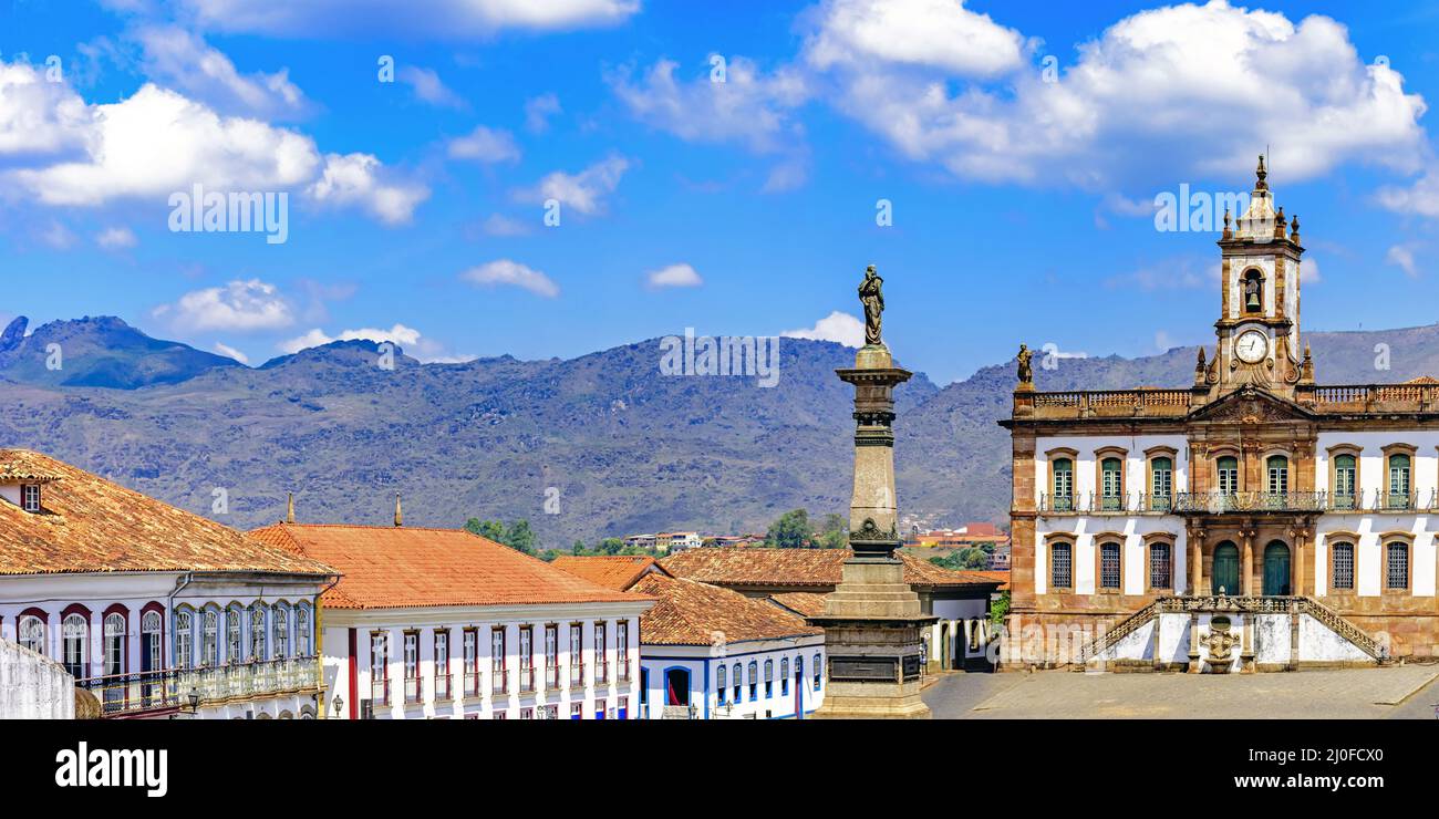 Der Hauptplatz von Ouro Preto mit seinen historischen Gebäuden und Denkmälern Stockfoto