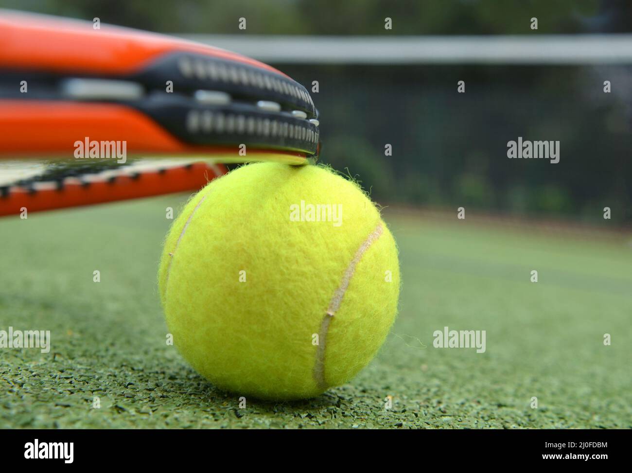 Tennisschläger und ball Stockfoto