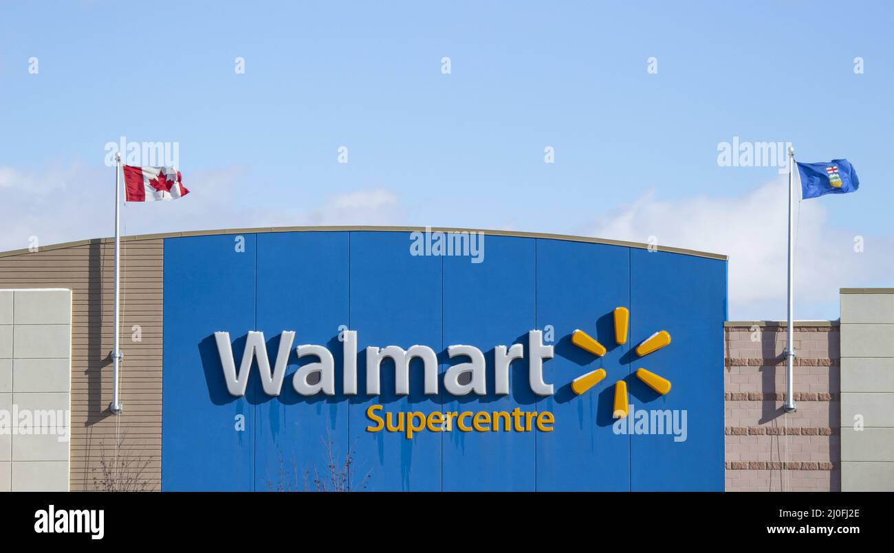Calgary, Alberta, Kanada. Oktober 17, 2020. Walmart ein US-amerikanischer multinationaler Einzelhandel, der eine Kette von Hypermärkten betreibt, Discount Stockfoto
