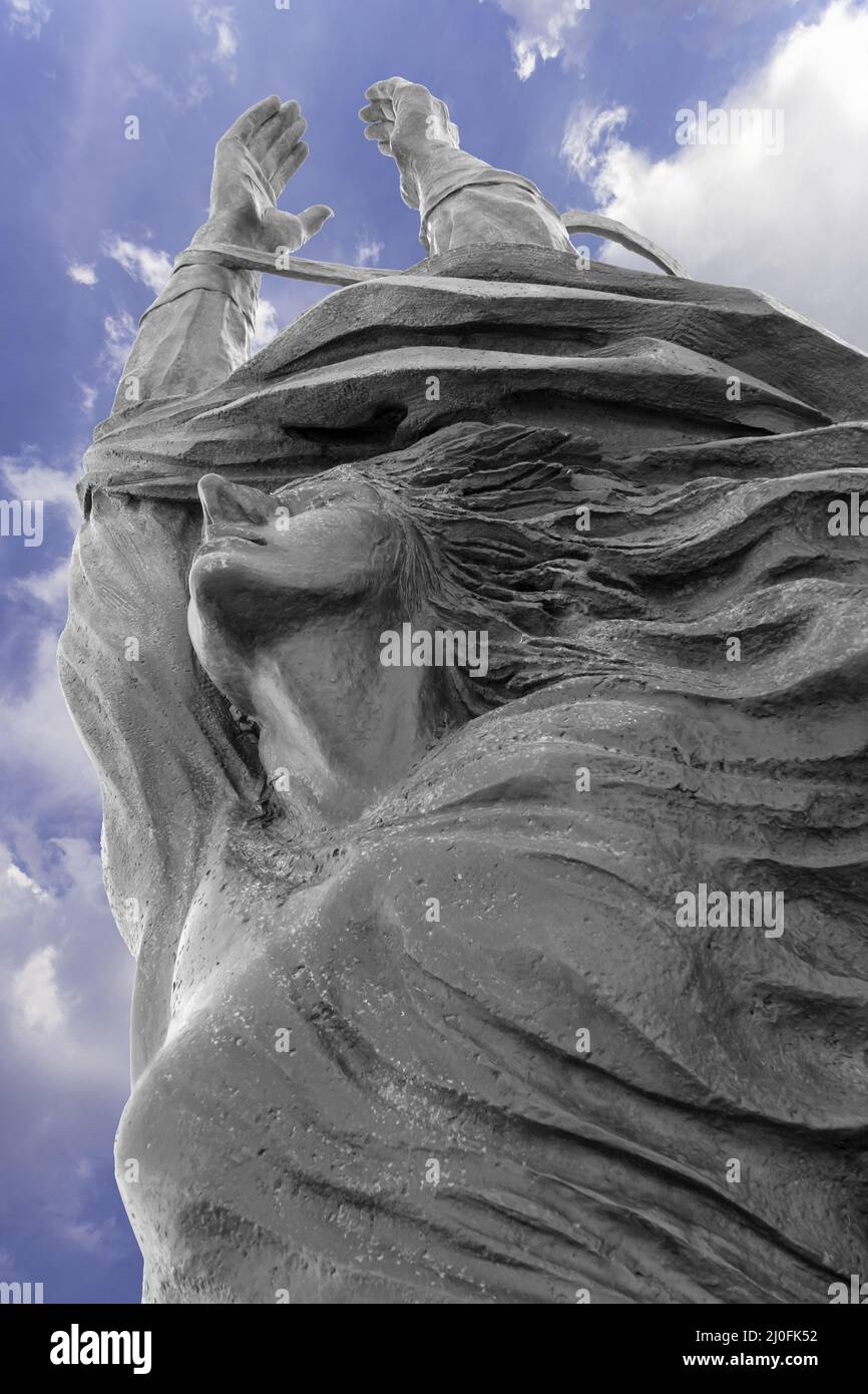 Statue mit ausgestreckten Armen Stockfoto