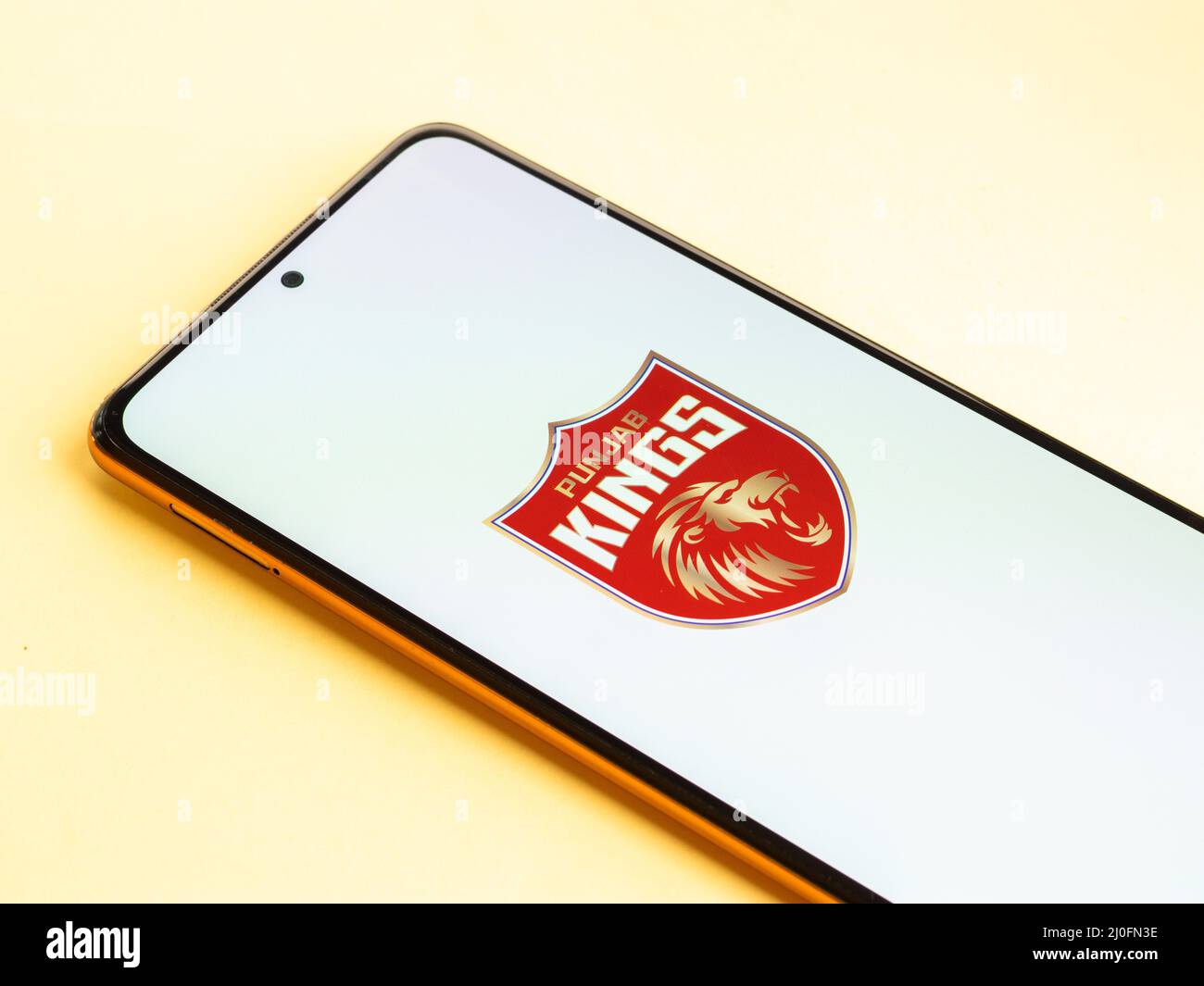 West Bangal, Indien - 18. März 2022 : Punjab Kings Logo auf Telefonbildschirm Stock image. Stockfoto