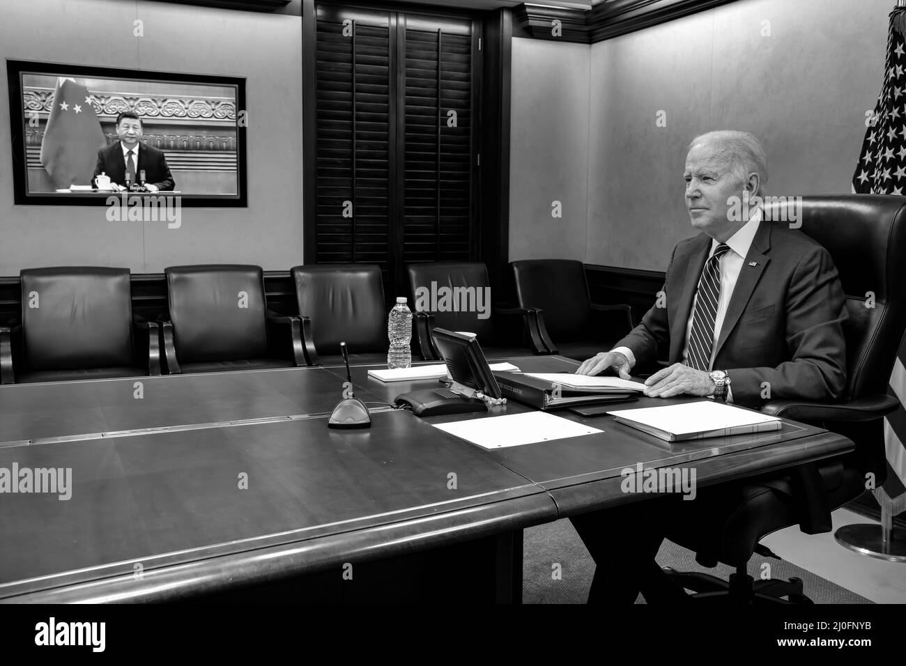 Präsident Biden sprach heute mit Präsident Xi Jinping von der Volksrepublik China über Russlands unprovozierte Invasion in der Ukraine. (Foto Des Weißen Hauses) Stockfoto