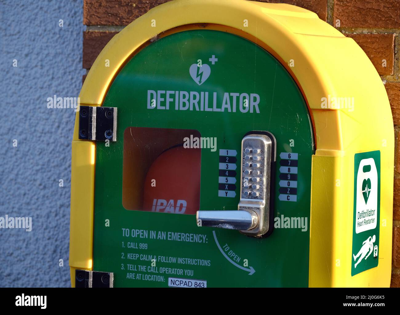 Öffentlich Zugänglicher Defibrillator Stockfoto