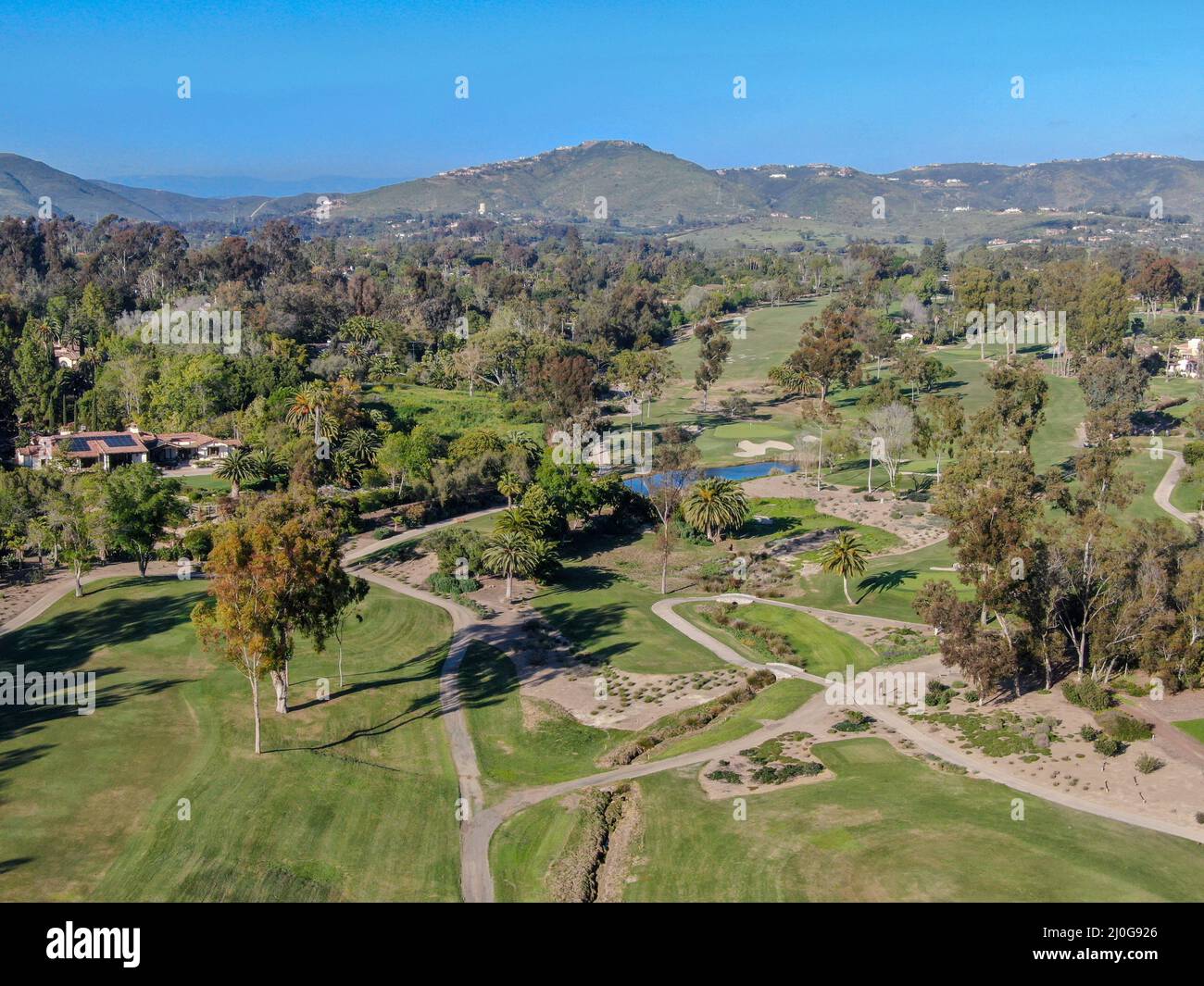 Luftaufnahme über dem Golfplatz. Stockfoto