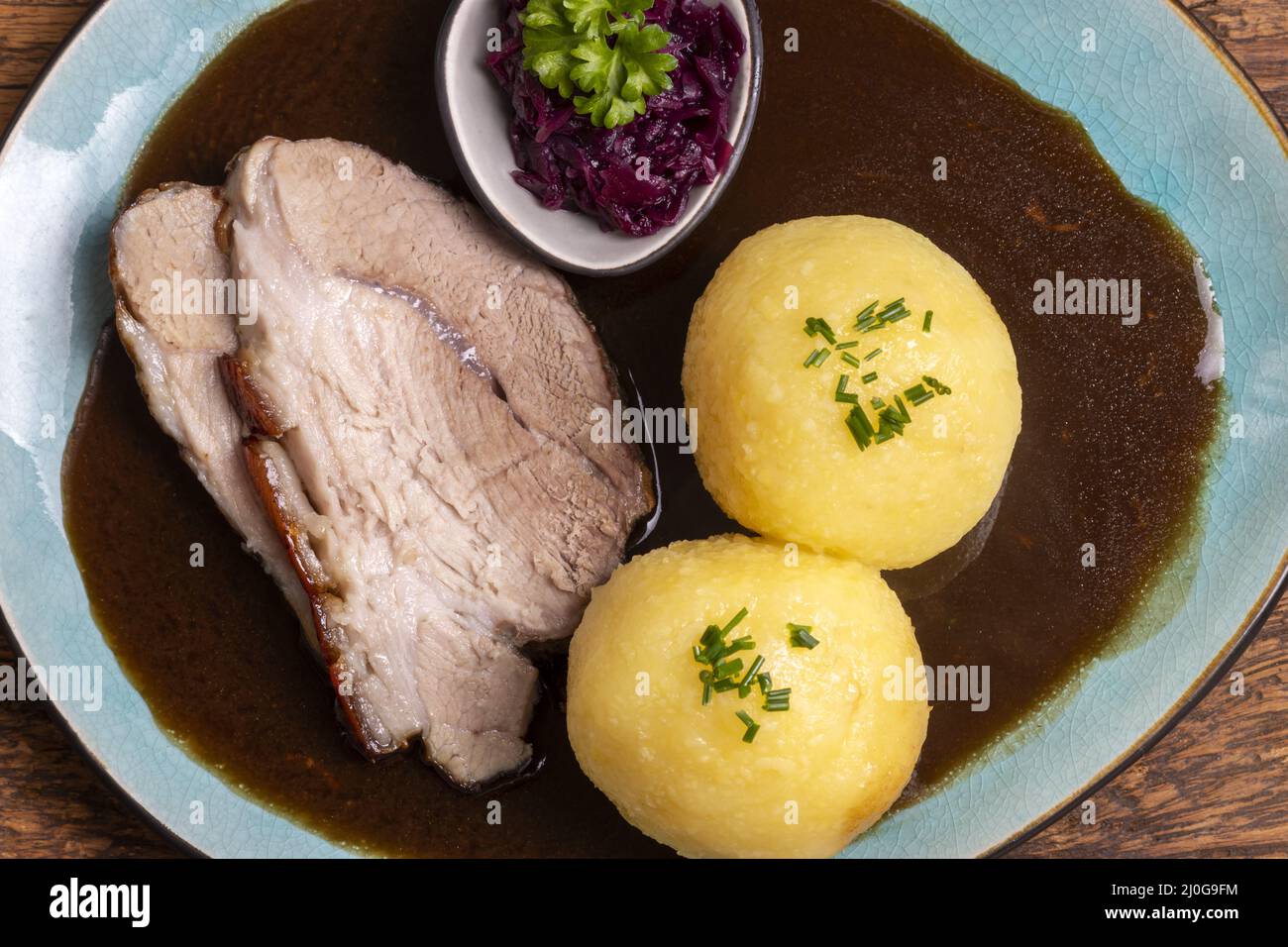 Bayerischer schweinebraten mit kna del -Fotos und -Bildmaterial in ...