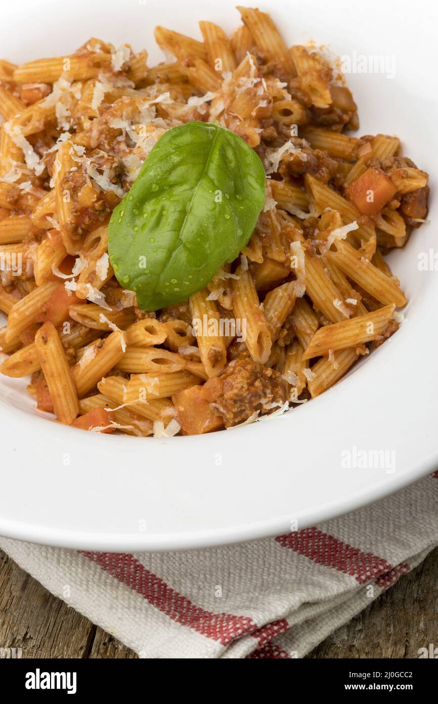 Rigatoni Pasta mit Tomatensauce Stockfoto