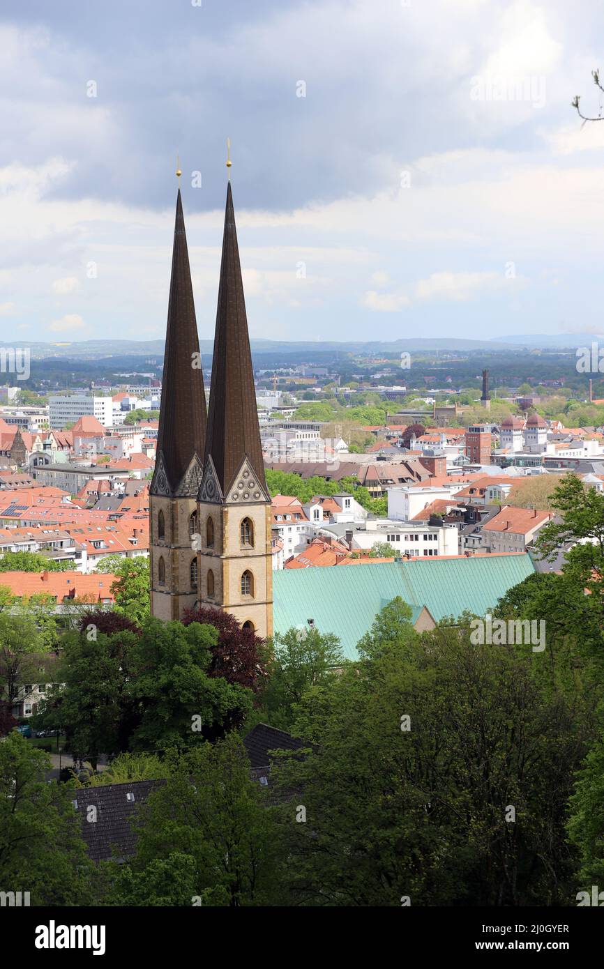 Blick von Schloss und Festung Sparrenburg über Bielefeld Stockfoto