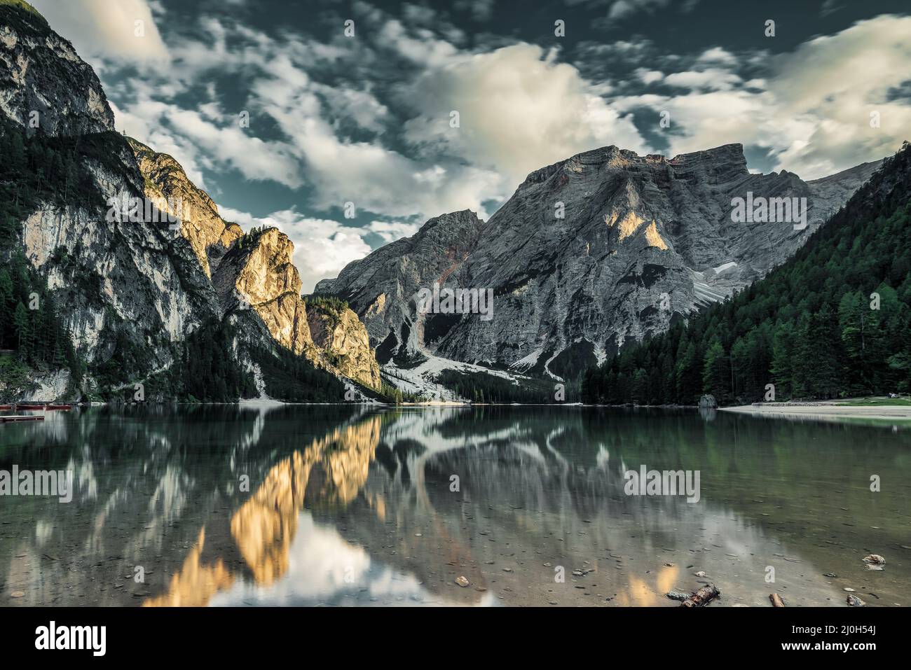 Prags See, der größte natürliche Dolomitensee Italiens. Stockfoto