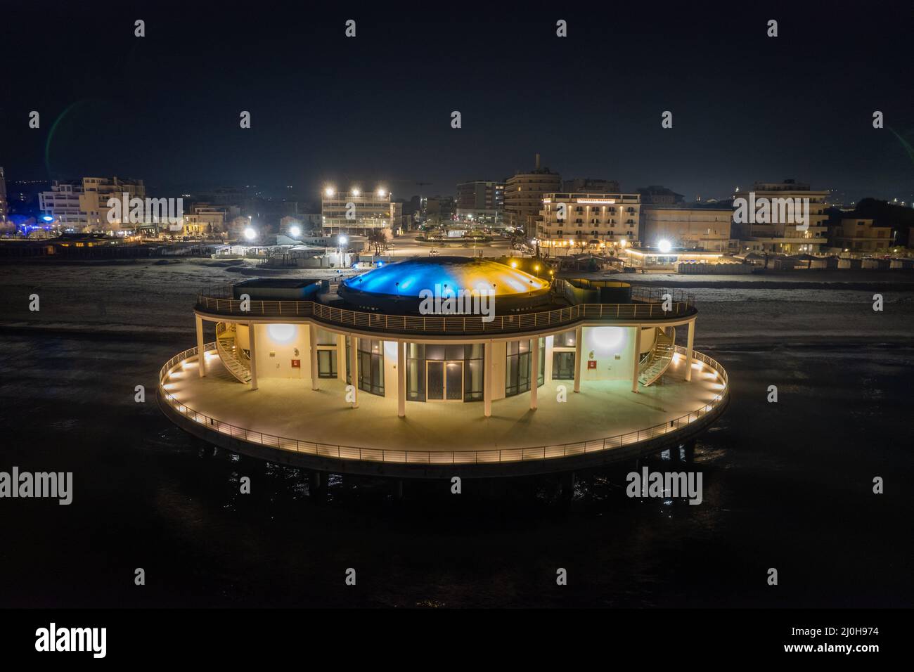 Italienische Küste in Senigallia bei Nacht Stockfoto