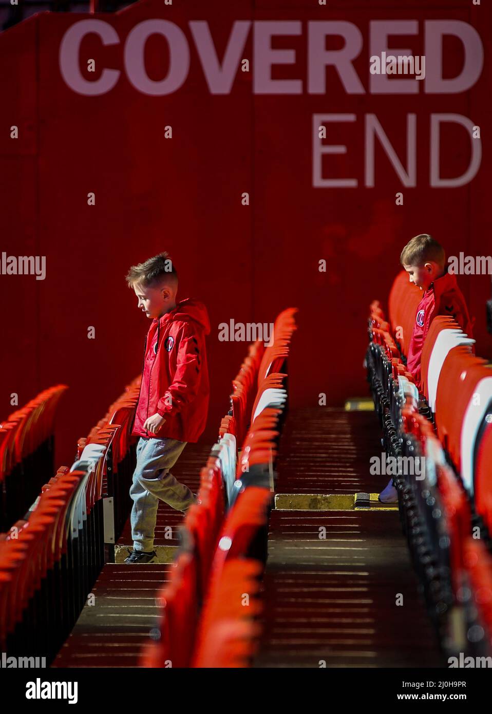 Charlton-Fans vor dem Sky Bet League One-Spiel im Valley, London. Bilddatum: Samstag, 19. März 2022. Stockfoto