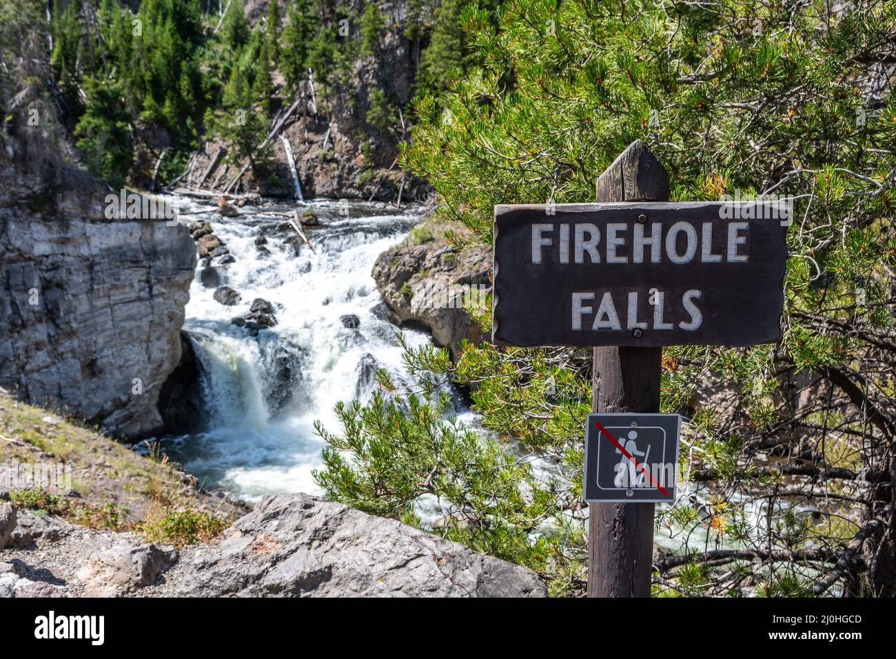 Ein Wasserfall mit einem Tropfen von 40 Fuß im Yellowstone NP, Wyoming Stockfoto