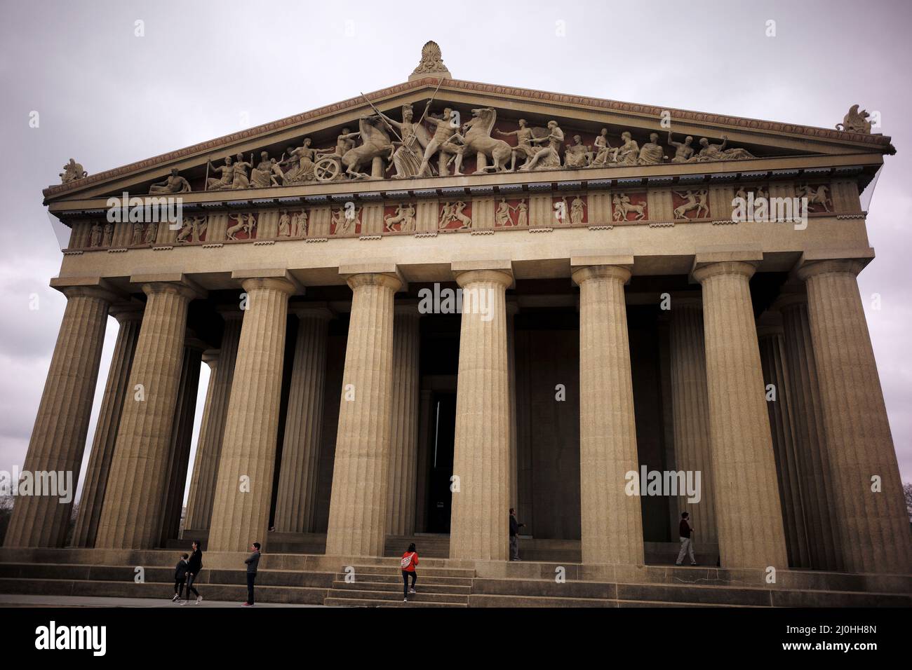 Der Parthenon im Centennial Park in Nashville, Tennessee, eine maßstabsgetreue Nachbildung des ursprünglichen Parthenon in Athen. Stockfoto