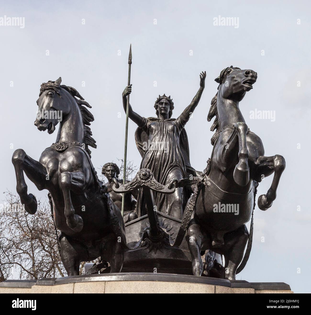 Eine dramatische Bronzeskulptur von Boadicea und ihren Töchtern in London, England, Großbritannien Stockfoto