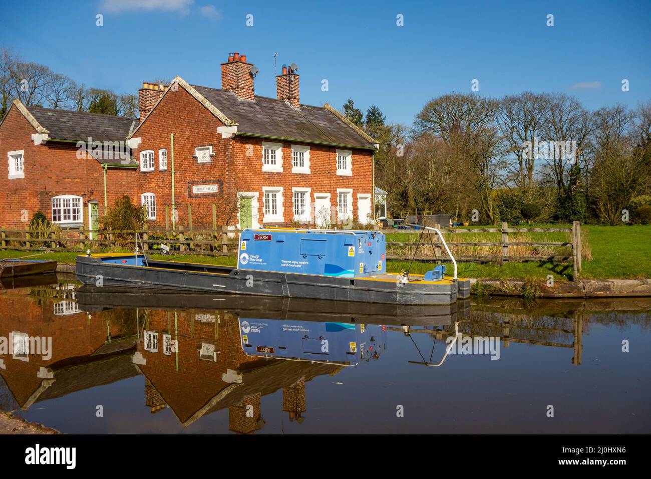 Das schmale Boot, das bei Tyrley Schleusen am Shropshire union Kanal in der Nähe von Market Drayton Shropshire England vor Anker liegt Stockfoto