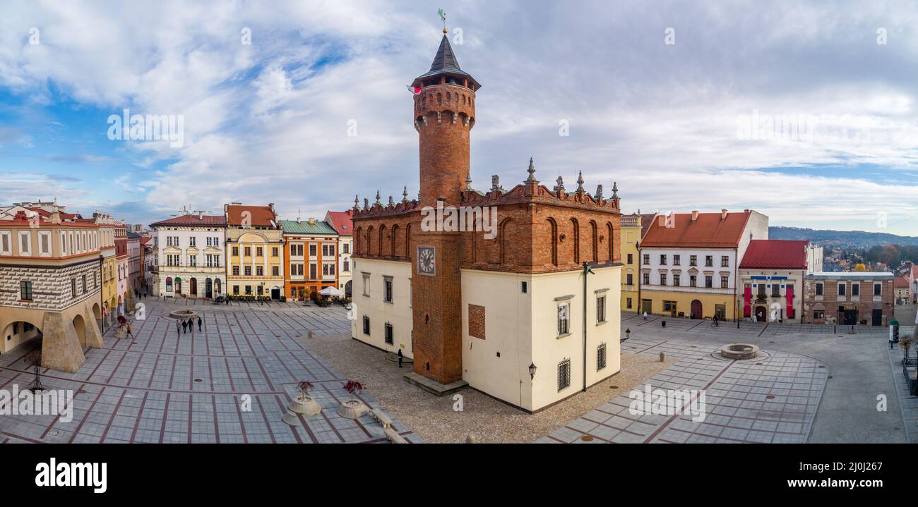 Tarnow, Polen. Hauptplatz der Altstadt, oft „Perle der polnischen Renaissance“ genannt, mit einem manieristischen Rathaus aus der späten Renaissance mit Dachboden und Renaiss Stockfoto
