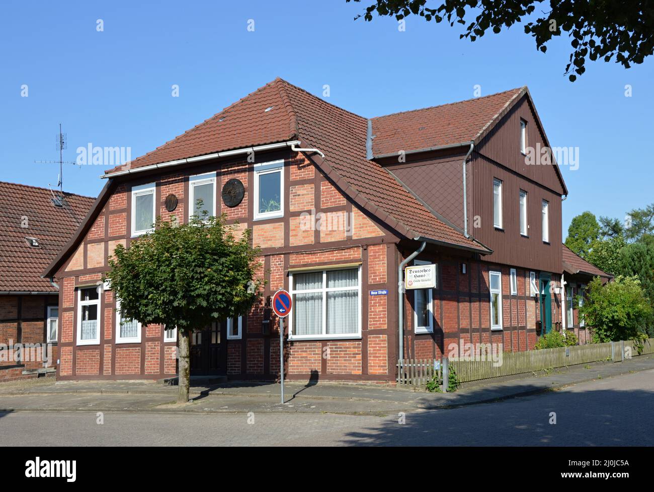 Typische norddeutsche Architektur im Dorf Ahlden, Niedersachsen Stockfoto