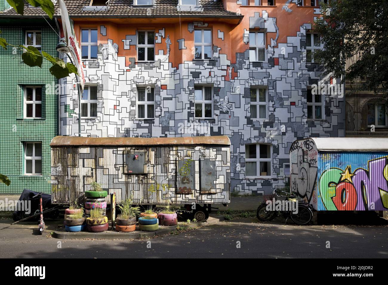 Kiefernstraße, Wohnanlage der links-alternativen Szene mit Street Art, Düsseldorf, Deutschland Stockfoto