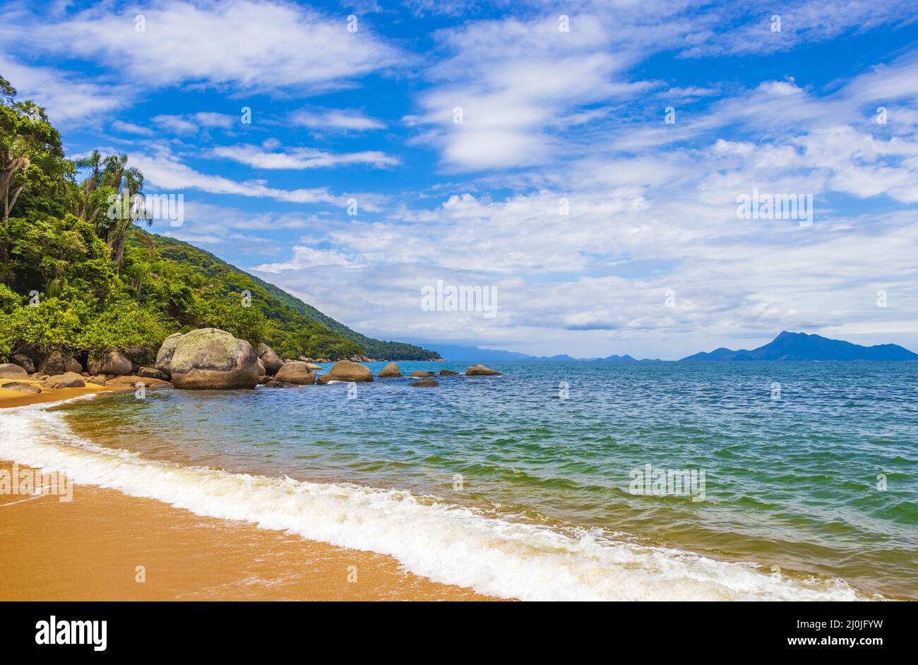 Große tropische Insel Ilha Grande Praia de Palmas Strand Brasilien. Stockfoto