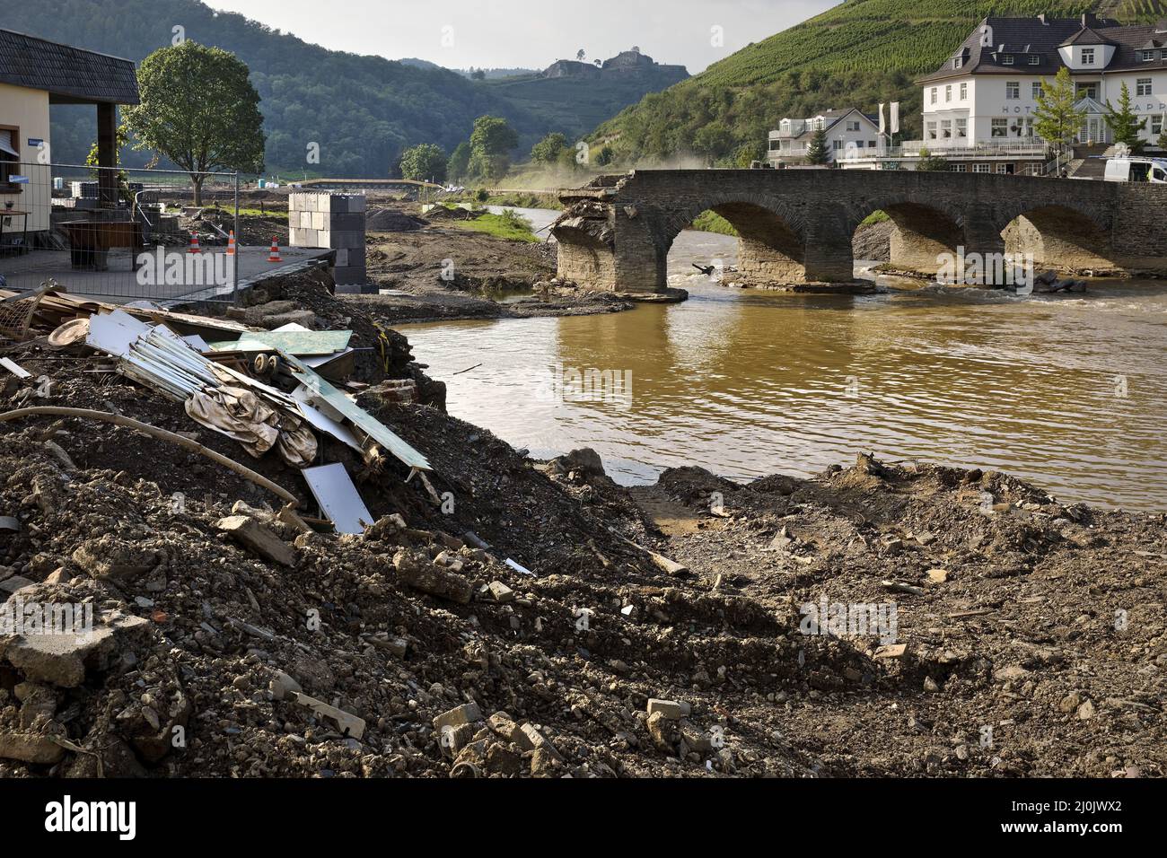 Zerstörte Nepomuk-Brücke über die Ahr, Flutkatastrophe 2021, Rech, Deutschland, Europa Stockfoto