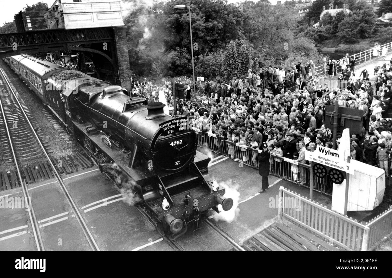 Die Lokomotive George Stephenson zieht am Bahnhof von Wylam an, um die Stephenson-Feierlichkeiten am 6.. Juni 1981 zu feiern Stockfoto