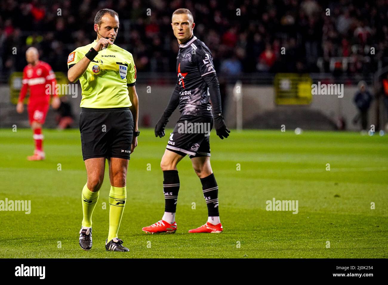 ANTWERPEN, BELGIEN - 19. MÄRZ: Schiedsrichter Alexandre Boucaut während des Jupiler Pro League-Spiels zwischen dem Royal Antwerp FC und dem SV Zulte Waregem am 19. März 2022 im Bosuilstadion in Antwerpen, Belgien (Foto: Joris Verwijst/Orange Picts) Stockfoto