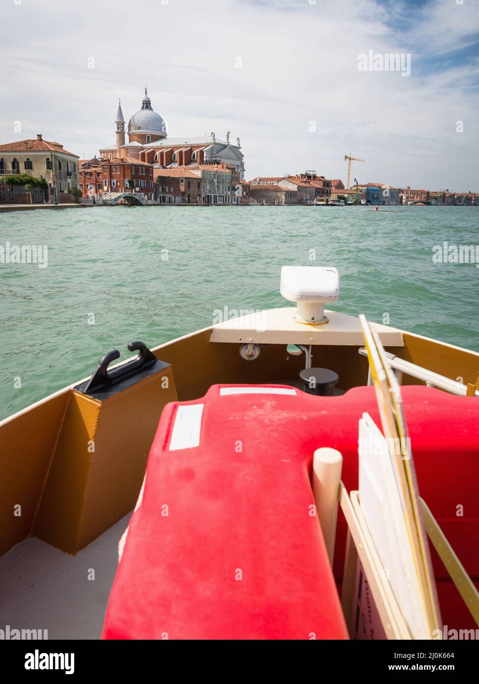 Foto der Kirche Il Redentore in Venedig vom großen Kanal der Stadt. Stockfoto