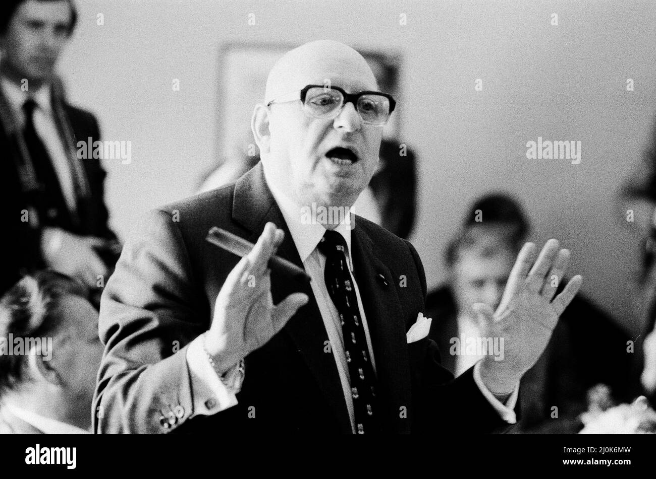 Hauptversammlung der Associated Communications Master Company in London. Lew Grade spricht während des Treffens. 10.. September 1981. Stockfoto