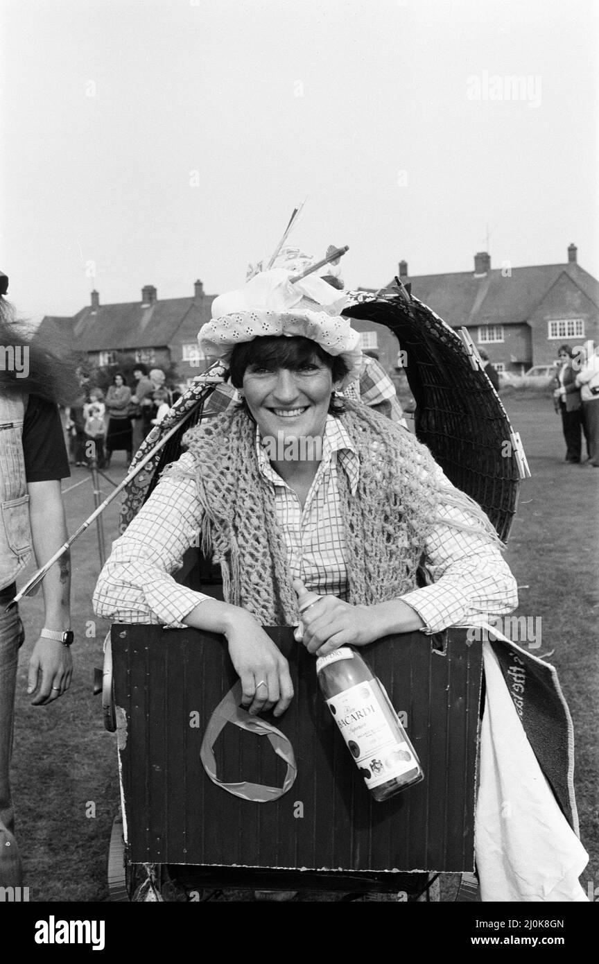 Gesponsertes Pram Race, Theale, West-Berkshire, England, Oktober 1980. Stockfoto