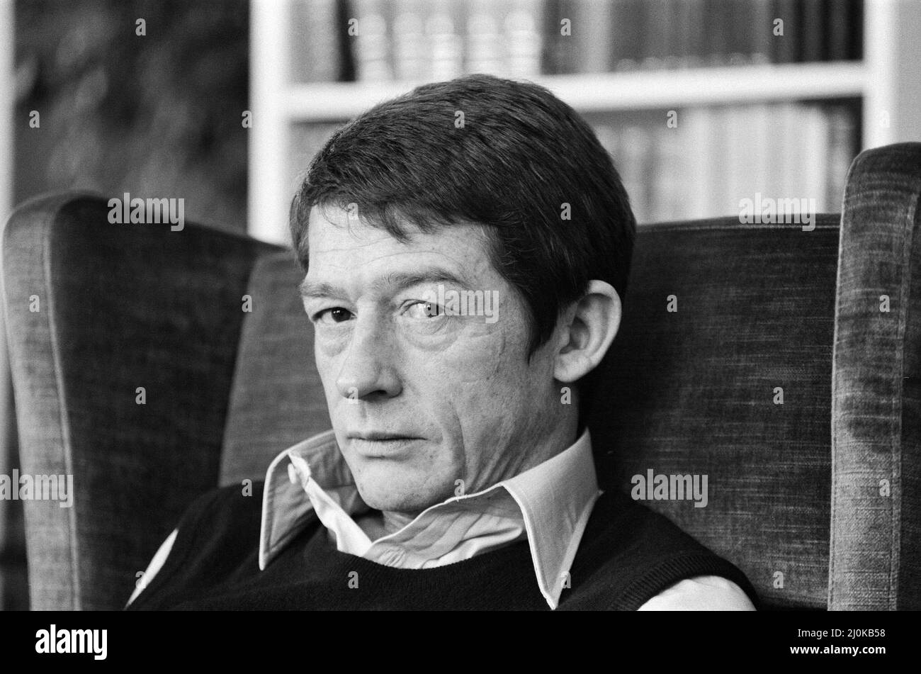 John Hurt, aufgenommen 1982 in Deutschland.John ist in Deutschland, um Night Crossing zu Filmen, die wahre Geschichte, wie die Familien Strelzyk und Wetzel am 16.. September 1979 in einem selbstgemachten Heißluftballon aus der DDR in den Westen flüchteten. John Hurt spielt Peter Strelzyk in dem Film. Bild aufgenommen am 14.. Februar 1982 Stockfoto
