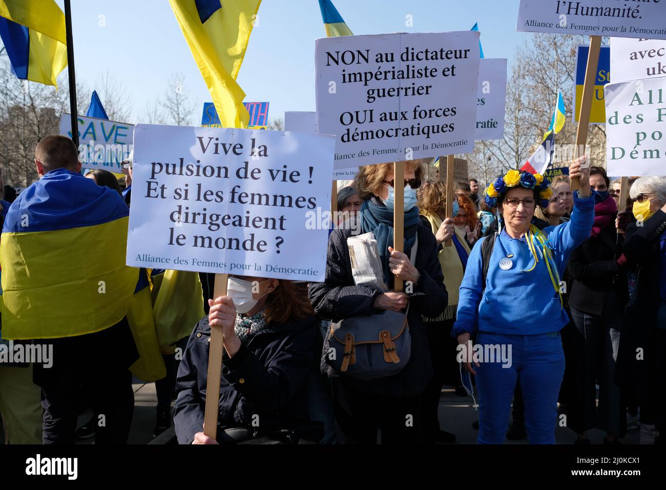 Pariser Demonstration zur Unterstützung des ukrainischen Volkes am samstag, 19/03/2022, als die russische Offensive gegen die Ukraine verschärft wird Stockfoto