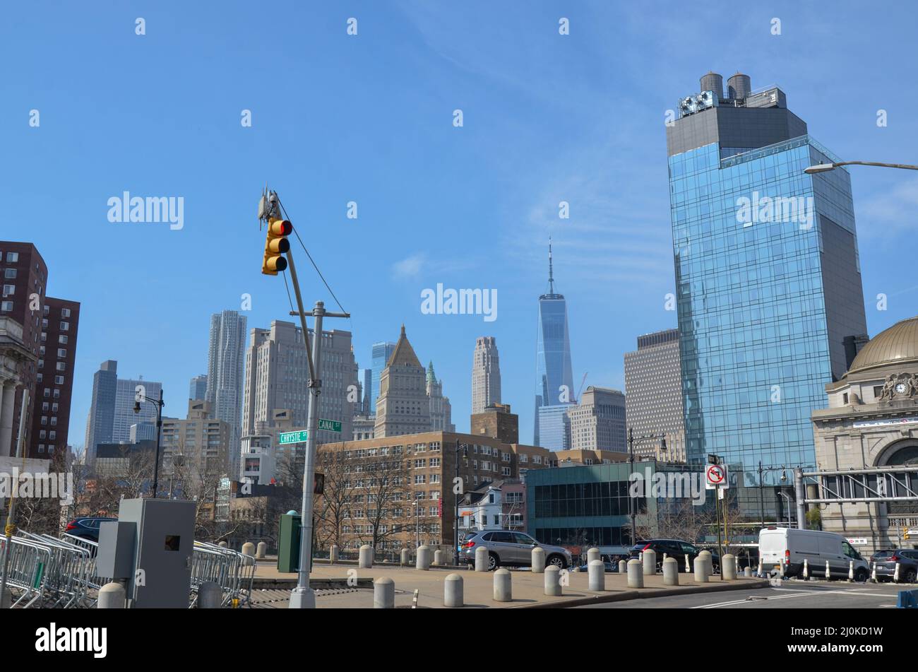Der Freedom Tower ist am 19. März 2022 von Chinatown in New York City aus zu sehen. Stockfoto