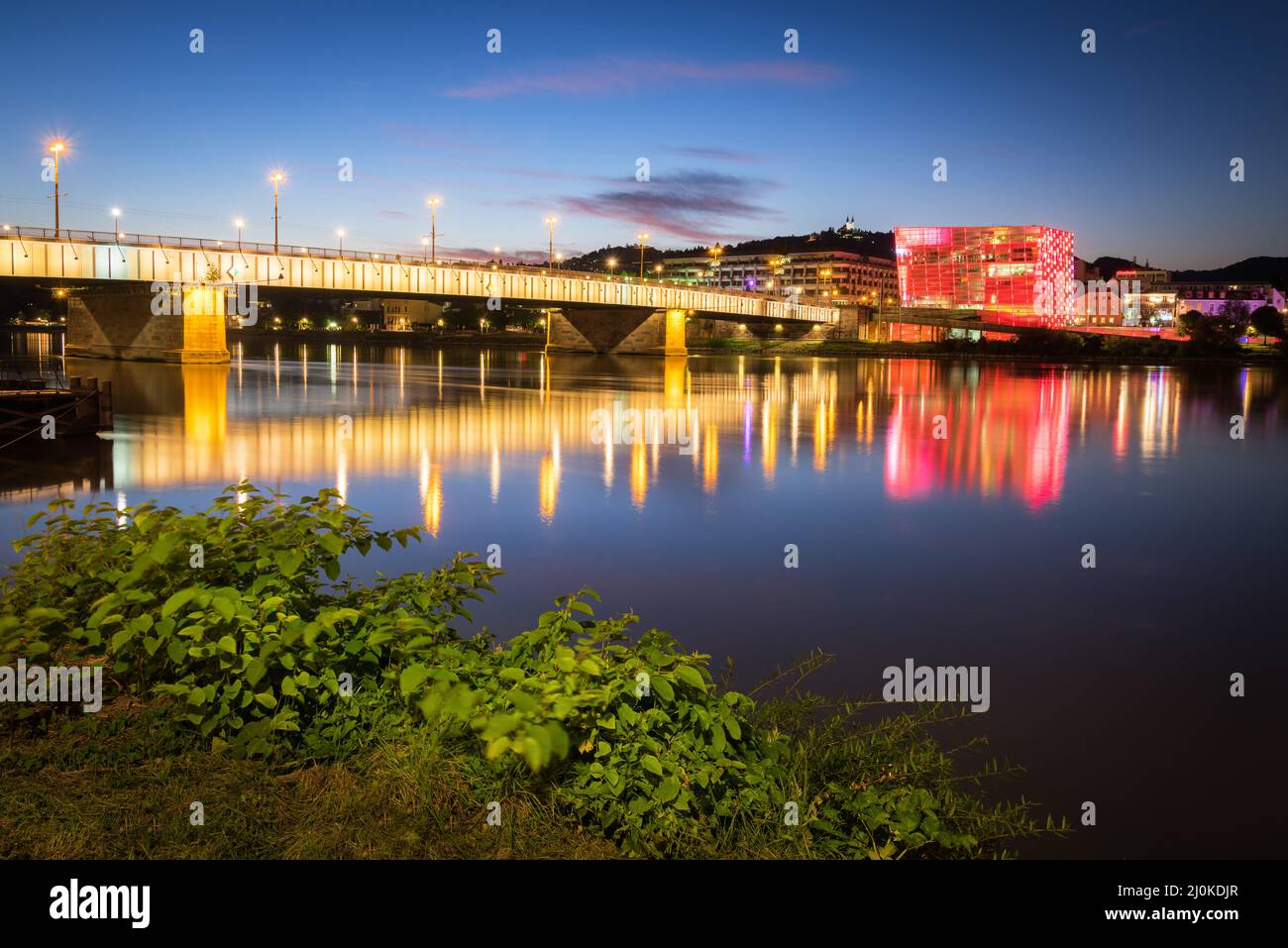 LINZ, ÖSTERREICH - das Ars Electronica Center oder AEC ist ein Zentrum für elektronische Kunst der Ars Electronica in Linz, Austr Stockfoto