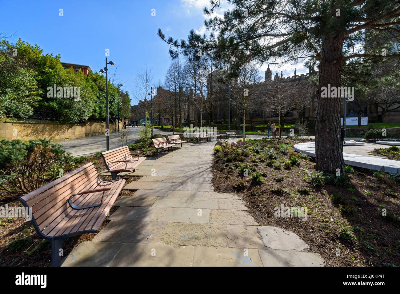 The Glade of Light Memorial Garden, Manchester, England, Großbritannien. Erinnert an die 22 Opfer des Bombenanschlags in der Manchester Arena vom Mai 2017. Stockfoto