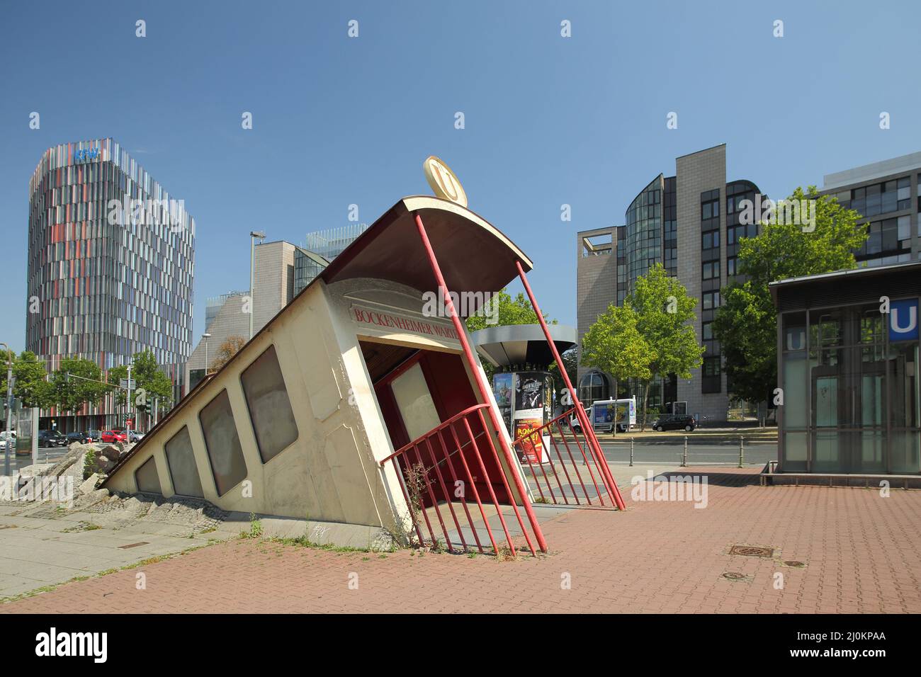 Eingang zur U-Bahn-Station Bockenheimer Warte in Frankfurt, Hessen, Deutschland Stockfoto