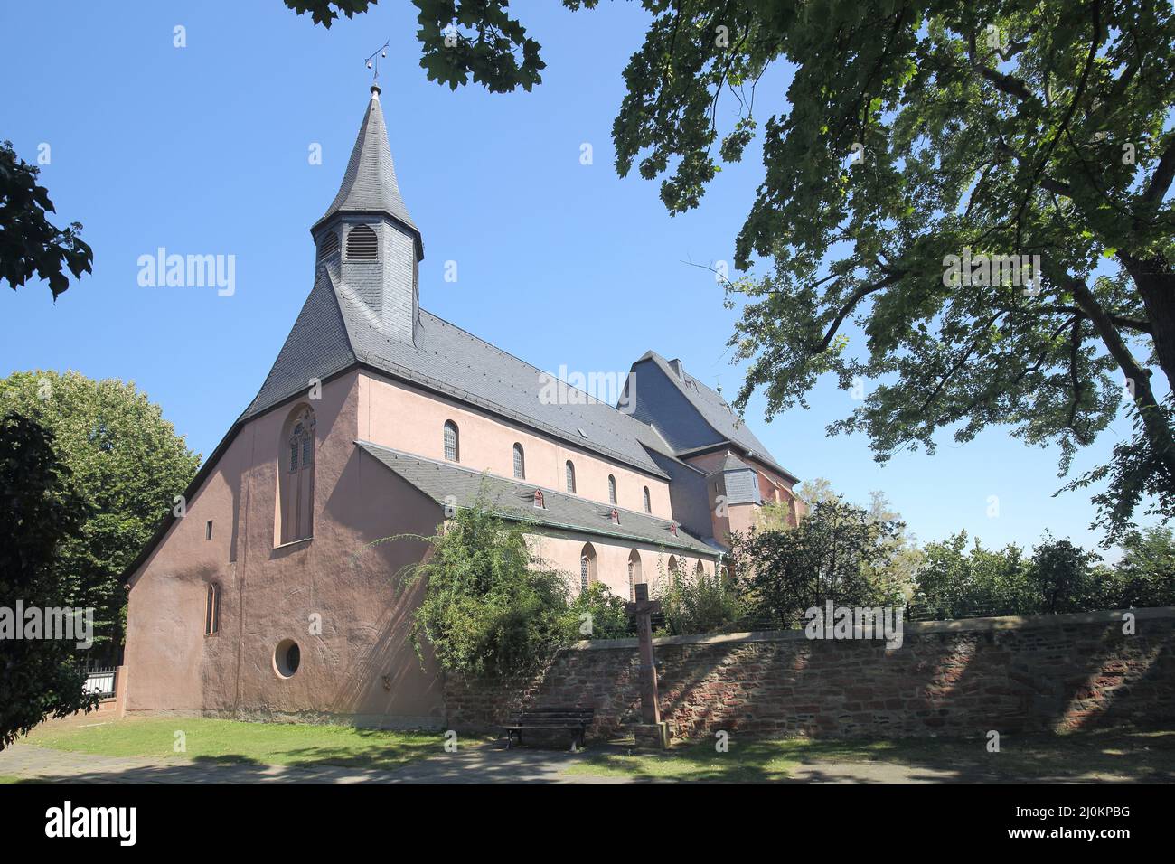 Justinuskirche erbaut 830-850 älteste Kirche in Frankfurt, Höchst, Hessen, Deutschland Stockfoto