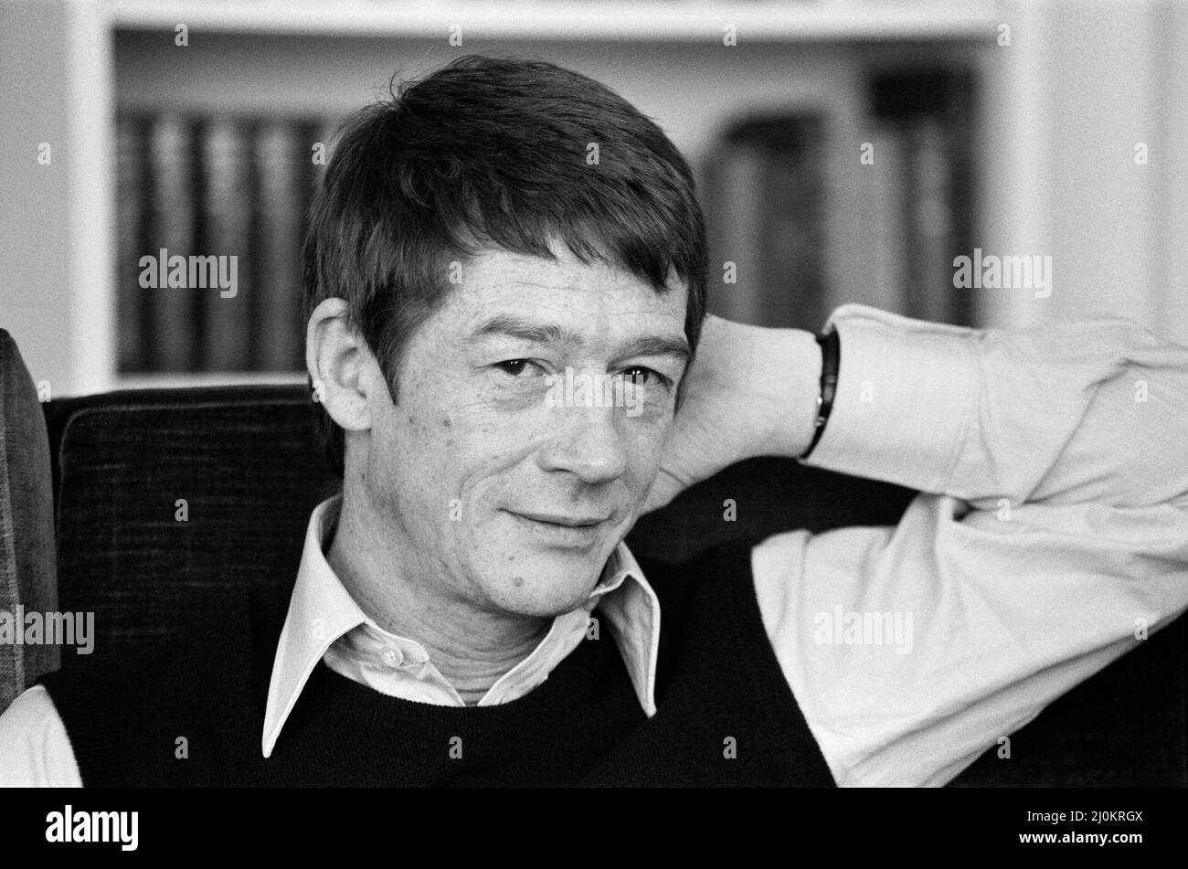 John Hurt, aufgenommen 1982 in Deutschland.John ist in Deutschland, um Night Crossing zu Filmen, die wahre Geschichte, wie die Familien Strelzyk und Wetzel am 16.. September 1979 in einem selbstgemachten Heißluftballon aus der DDR in den Westen flüchteten. John Hurt spielt Peter Strelzyk in dem Film. Bild aufgenommen am 14.. Februar 1982 Stockfoto