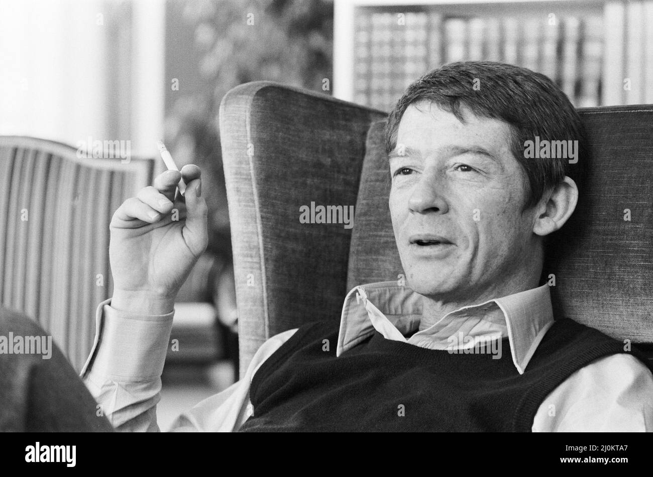 John Hurt, aufgenommen 1982 in Deutschland.John ist in Deutschland, um Night Crossing zu Filmen, die wahre Geschichte, wie die Familien Strelzyk und Wetzel am 16.. September 1979 in einem selbstgemachten Heißluftballon aus der DDR in den Westen flüchteten. John Hurt spielt Peter Strelzyk in dem Film. Bild aufgenommen am 14.. Februar 1982 Stockfoto