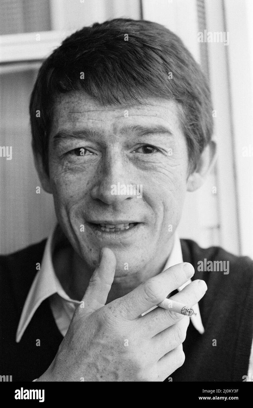 John Hurt, aufgenommen 1982 in Deutschland.John ist in Deutschland, um Night Crossing zu Filmen, die wahre Geschichte, wie die Familien Strelzyk und Wetzel am 16.. September 1979 in einem selbstgemachten Heißluftballon aus der DDR in den Westen flüchteten. John Hurt spielt Peter Strelzyk in dem Film. Bild aufgenommen am 14.. Februar 1982 Stockfoto