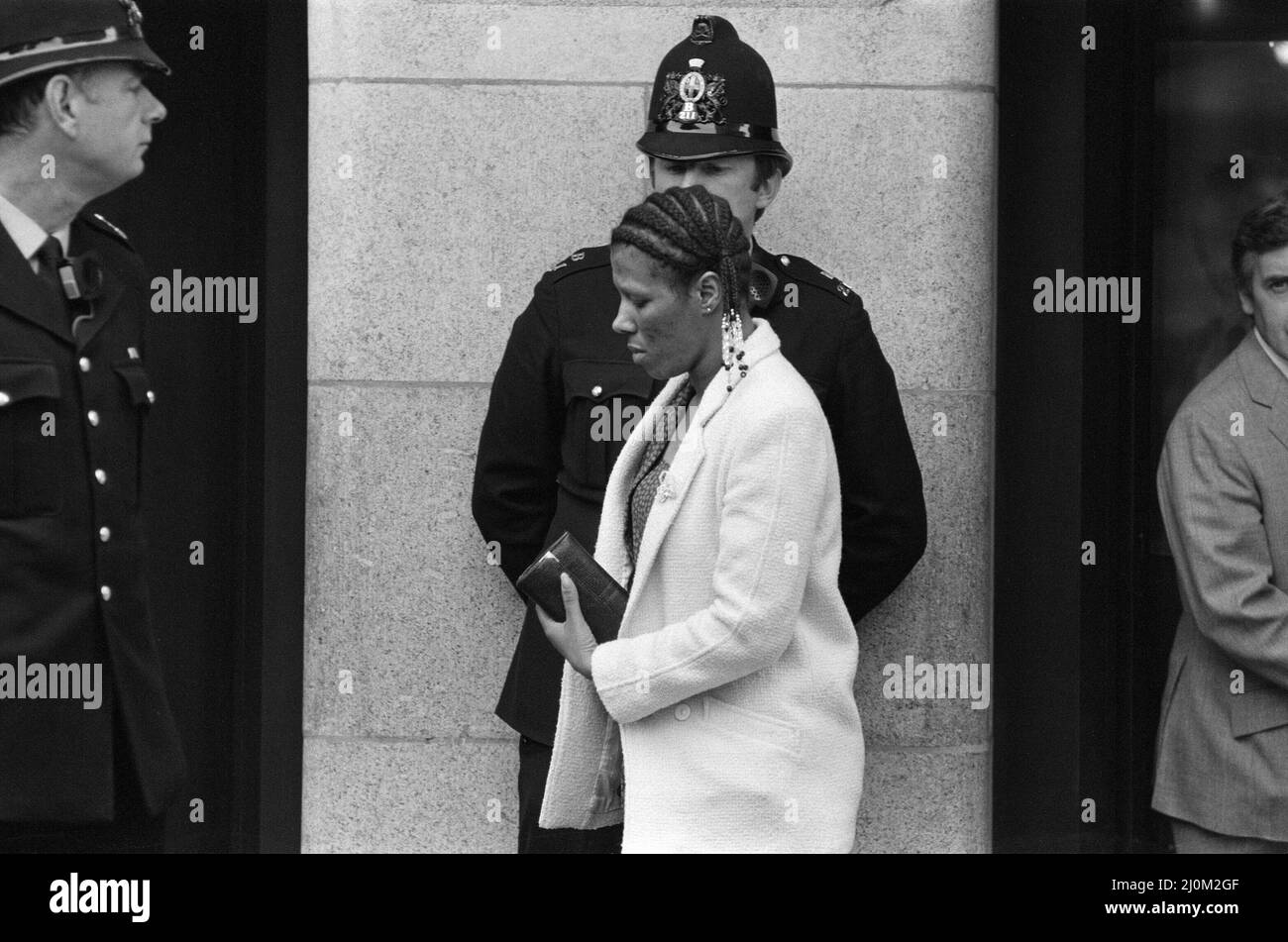 Szenen vor dem Old Bailey während des Prozesses gegen Peter Sutcliffe, den Yorkshire Ripper. Auf dem Bild, Olivia Reivers, eines der potenziellen Opfer von Yorkshire Rippers. 7. Mai 1981. Stockfoto