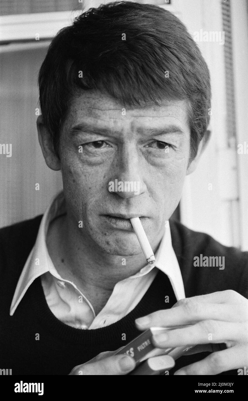John Hurt, aufgenommen 1982 in Deutschland.John ist in Deutschland, um Night Crossing zu Filmen, die wahre Geschichte, wie die Familien Strelzyk und Wetzel am 16.. September 1979 in einem selbstgemachten Heißluftballon aus der DDR in den Westen flüchteten. John Hurt spielt Peter Strelzyk in dem Film. Bild aufgenommen am 14.. Februar 1982 Stockfoto