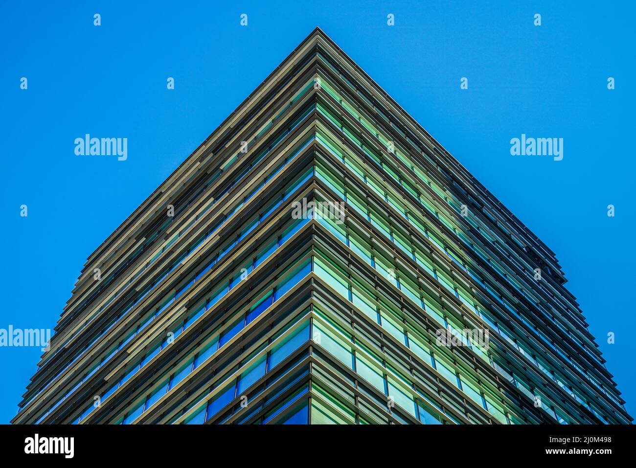 Sonniger blauer Himmel und die Akihabara der Gebäude Stockfoto