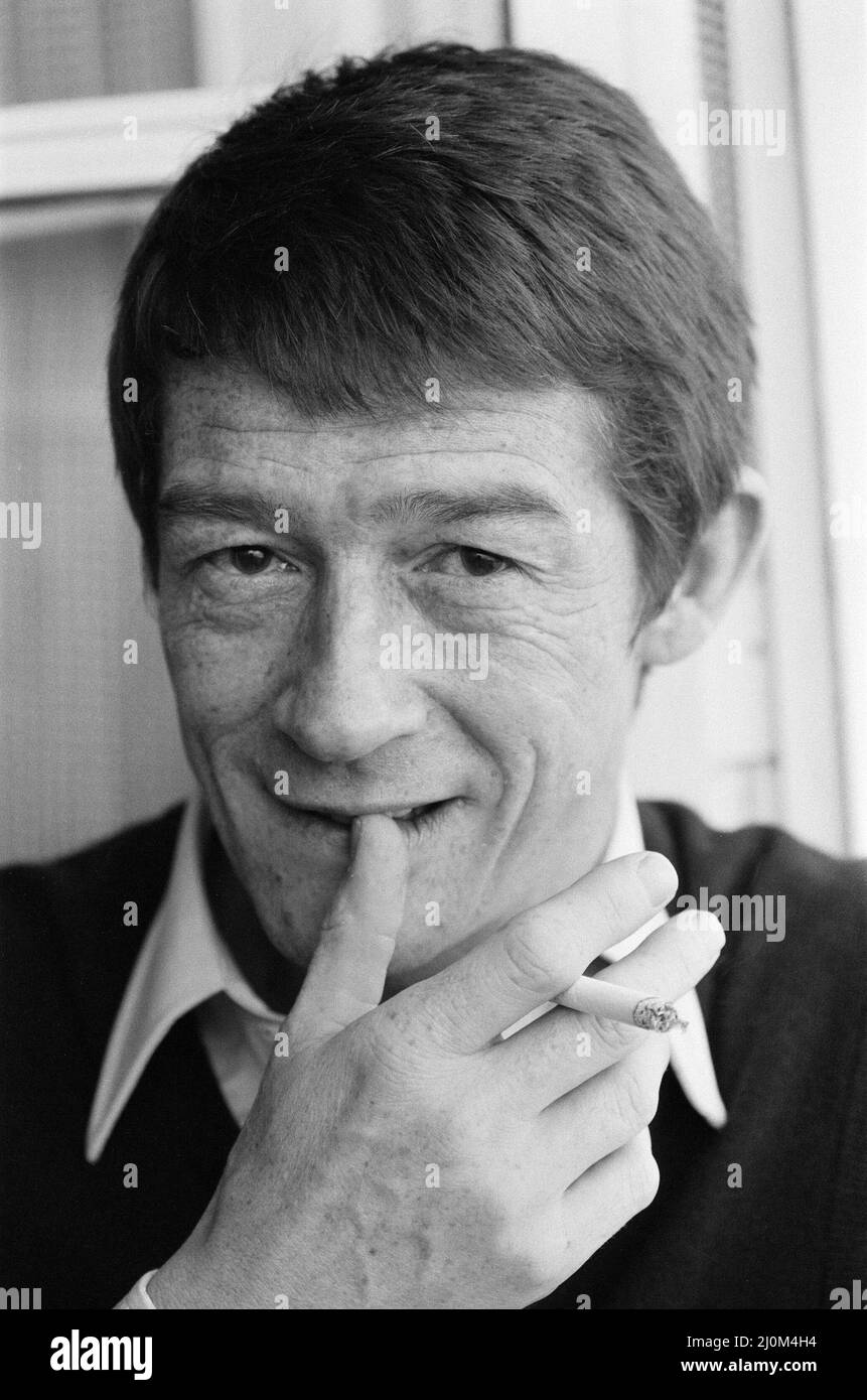 John Hurt, aufgenommen 1982 in Deutschland.John ist in Deutschland, um Night Crossing zu Filmen, die wahre Geschichte, wie die Familien Strelzyk und Wetzel am 16.. September 1979 in einem selbstgemachten Heißluftballon aus der DDR in den Westen flüchteten. John Hurt spielt Peter Strelzyk in dem Film. Bild aufgenommen am 14.. Februar 1982 Stockfoto
