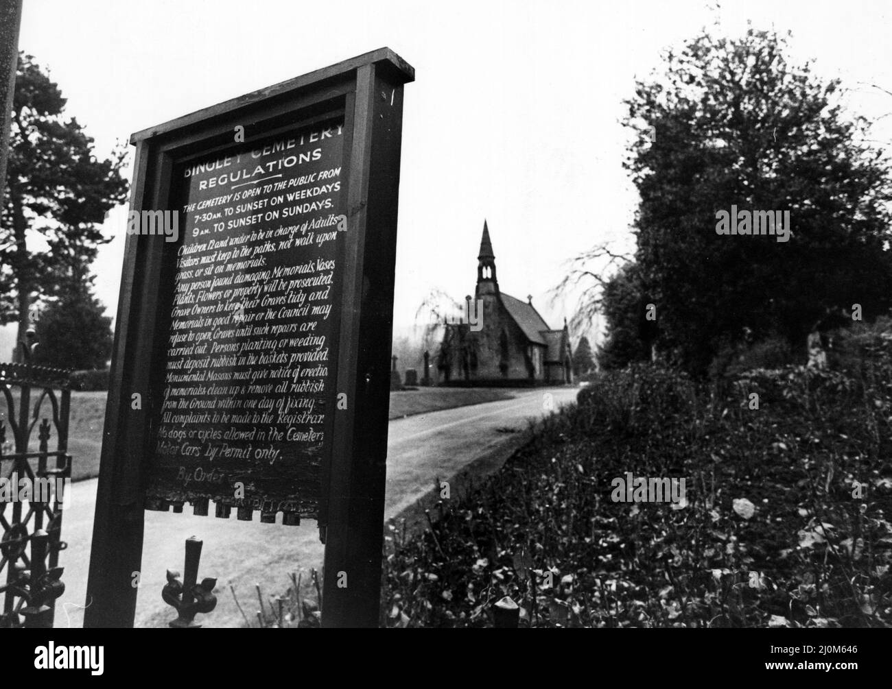 Ansichten des Bingley-Friedhofs, auf dem Peter Sutcliffe arbeitete. 29.. Januar 1981. Stockfoto