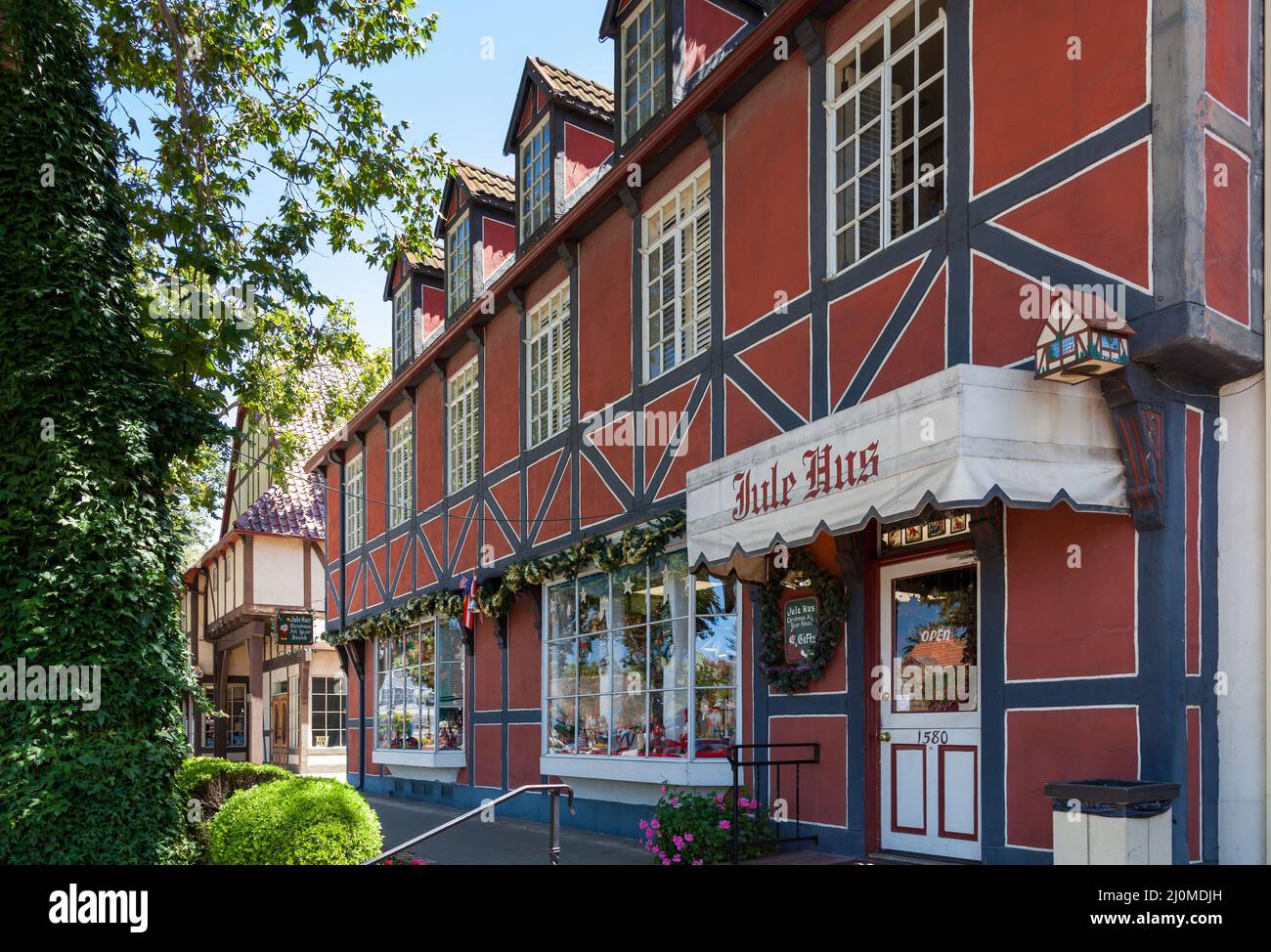 SOLVANG, CALIFORNIA, USA - AUGUST 9 : Weihnachtsgeschäft in Solvang, California, USA am 9. August 2011 Stockfoto