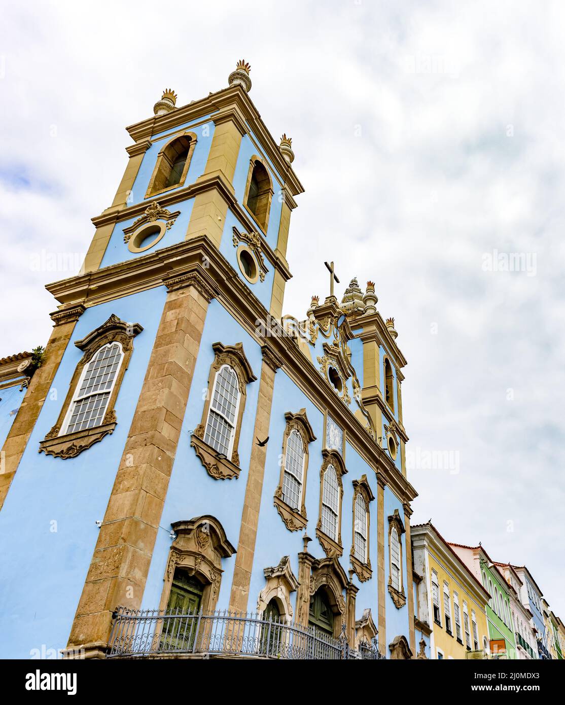 Blick auf die Fassade einer historischen Kirche im Pelourinhoden Stockfoto