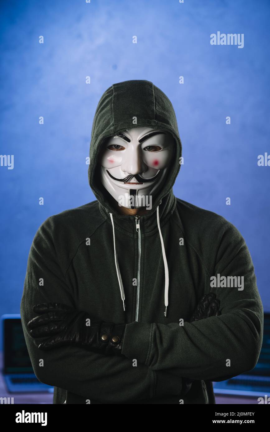 Hacker mit anonymer Maske Stockfoto