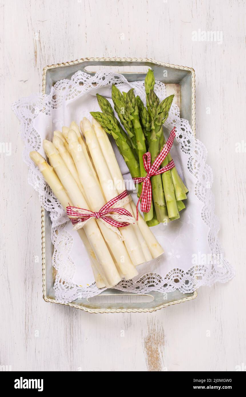 Spargel weiß und grün Stockfoto