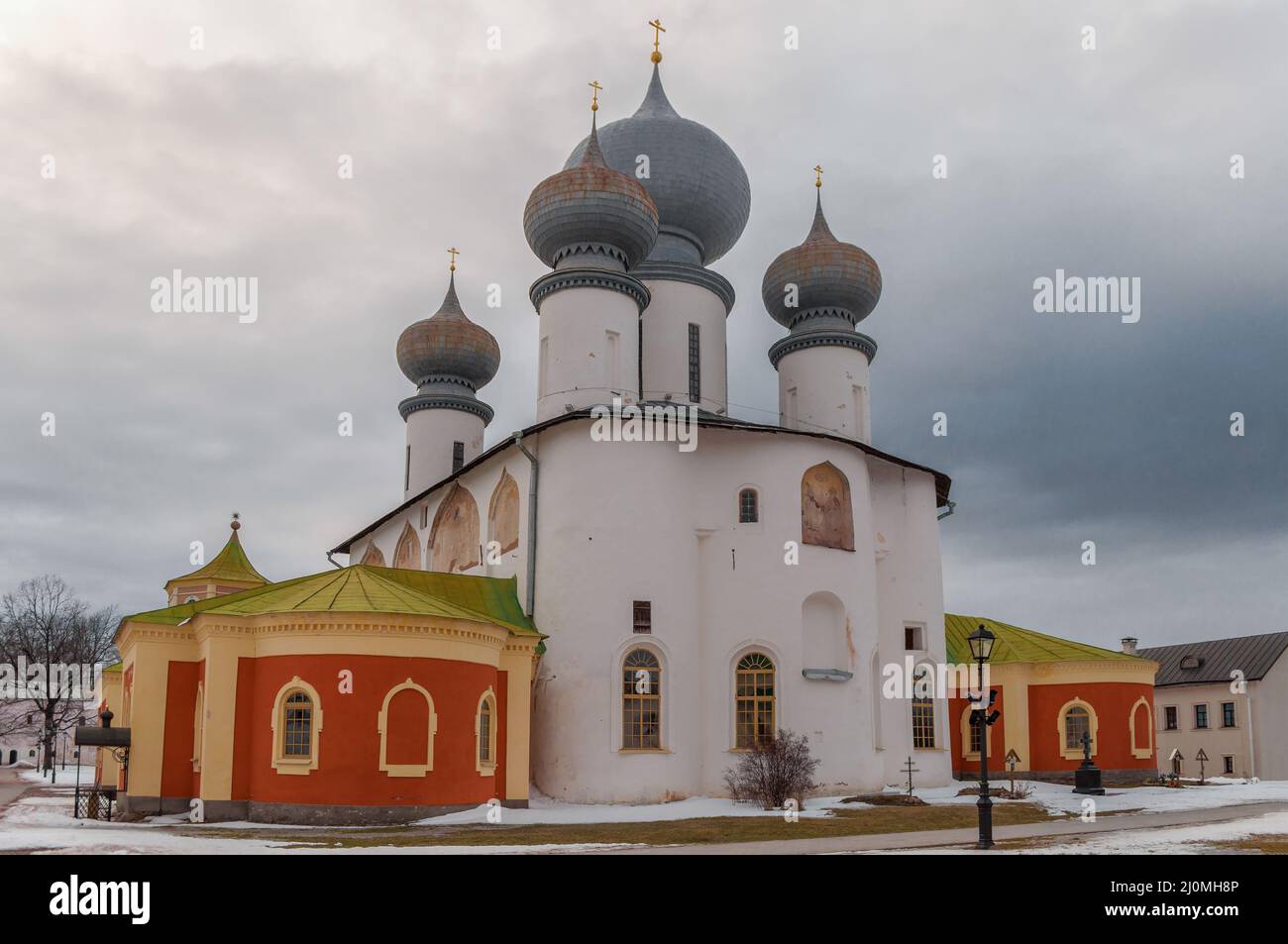 Tichvin Theotokos Himmelfahrtskloster. Leningrad, Russland Stockfoto